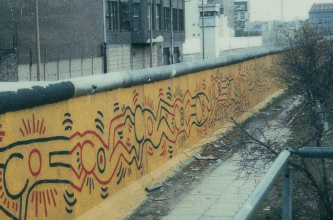005-Kieth haring Berlin Wall